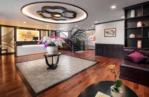Ha Long Boat Rental | 52 m² Houseboat ∙ 2 bedrooms ∙ 4 guests