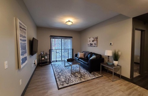 Champaign Apartment | 520 Neil Luxury 2 Bedroom