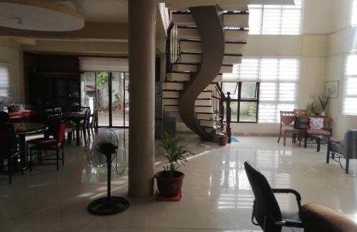 Cagayan de Oro House | 526 m² House ∙ 4 bedrooms ∙ 25 guests