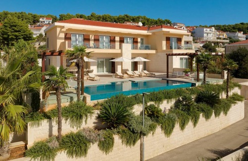 Hvar Villa | 537 m² Villa ∙ 5 bedrooms ∙ 10 guests