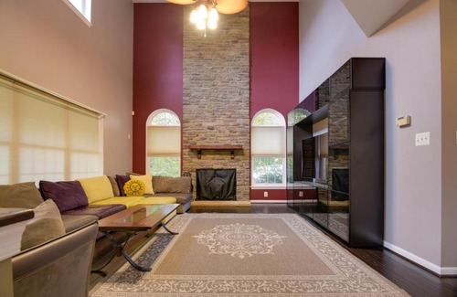 Nottingham House | 54 Mi to Dtwn DC Spacious Family Home!