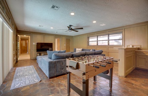 Braeswood Place House | 548 m² House ∙ 5 bedrooms ∙ 15 guests
