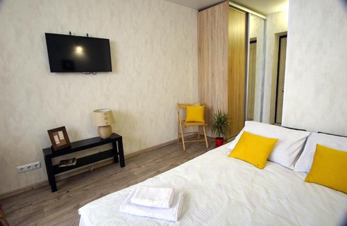 Dzerzhyns'kyi District Apartment | 54a Tselinogradskaia Str at Alekseevka underground