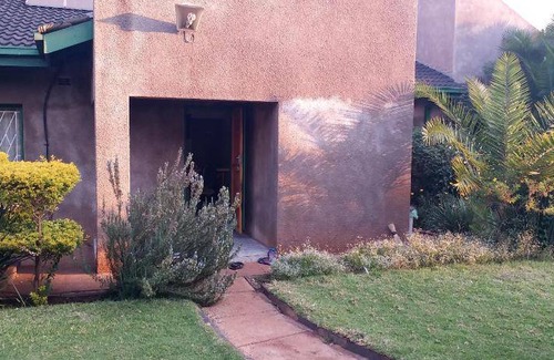 Harare House | 55 m² House ∙ 2 bedrooms ∙ 4 guests
