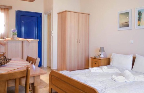 Milos Apartment | 55 m² Serviced apartment ∙ 2 bedrooms ∙ 6 guests