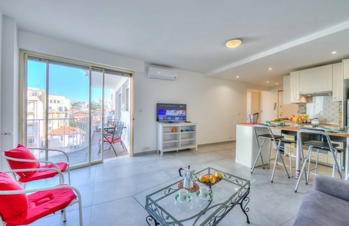 Juan-les-Pins Apartment | 56 m² Apartment ∙ 2 bedrooms ∙ 5 guests