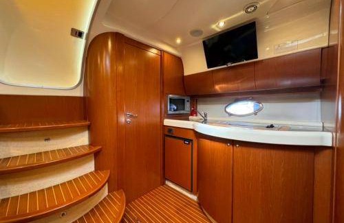 San Vincenzo Boat Rental | 56 m² Houseboat ∙ 1 bedroom ∙ 4 guests