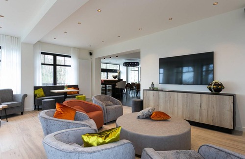 Kluisbergen House | 566 m² House ∙ 14 bedrooms ∙ 30 guests