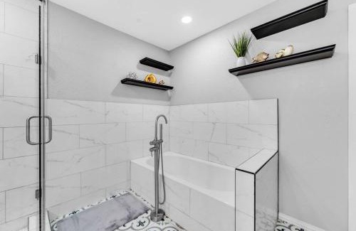 Flower Mound House | 5BR 2.5BA *Newly upgraded Modern house sleeps 16