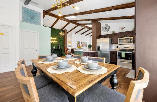 Windsor Palms House | 5BR Cottage w Pool & Hot Tub Near Disney