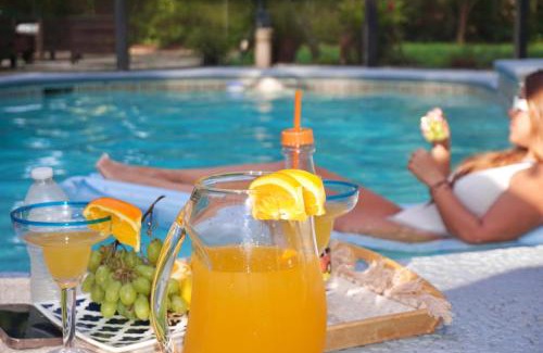 East Arlington House | 5BR House - Pool - Hot Tub - 8 Min to Hannah Park
