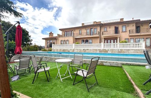 Los Altos Hills House | 5BR Luxury with KTV, Pool, View, Near Stanford