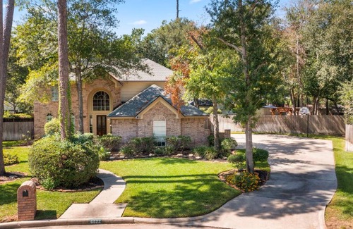 Willow House | 5BR Train Theme Heated Pool Hot Tub EV BBQ