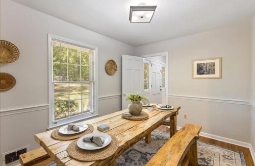 North Augusta House | 5BR Woodland Retreat on 7 Acres with a Pond