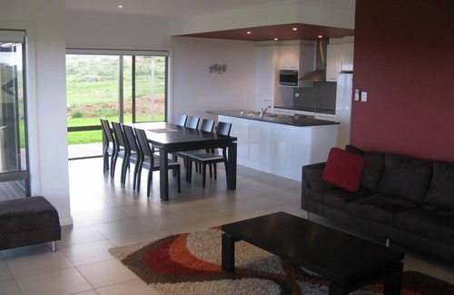 Yaranyacka House | 5iveHeadz Coastal Lifestyle Getaway - Tumby Bay/Lipson