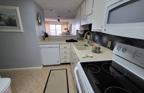 Emerald Isle Condo | 5th Floor View of Beach and Ocean- Full condo- 2 pools-