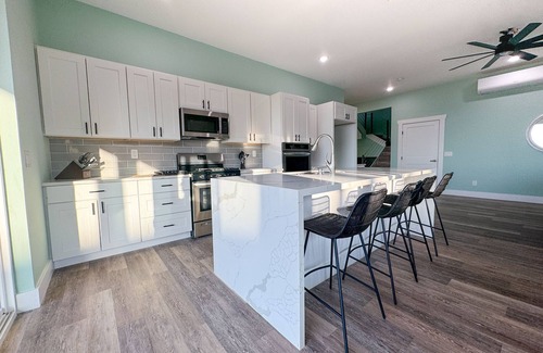 Roatan House | 6 Bd, 6 Bth, 2 living rms, huge kitchen, private pool & hot tub, rooftop deck!