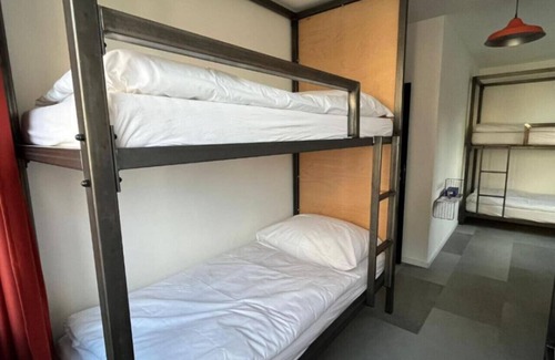 Old Town Cabin | 6 bed room izy stay by Zazi