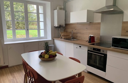 Saint-Antoine-de-Ficalba House | 6 bedroom cottage with playroom for children and teenagers. Pets allowed.