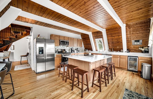 Culver House | 6 bedroom 3 bath amazing home, near lake max