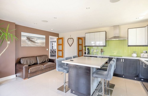 Brightlingsea Cottage | 6 bedroom accommodation in St Osyth, near Clacton-on-Sea