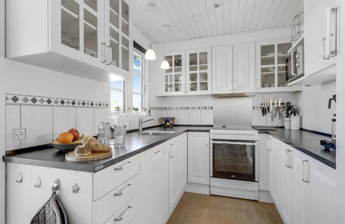 Beder Malling House | 6 bedroom amazing home in Malling