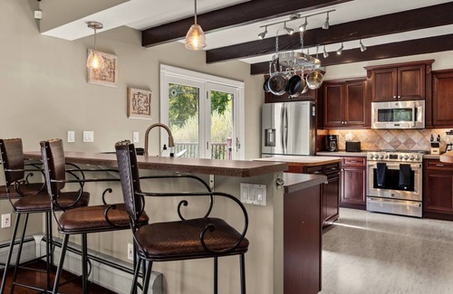 Lanesborough House | 6-BR Berkshires Estate w Pool