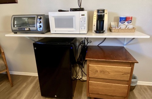 Glenwood House | #6 Casita Geronimo at the Catwalk, 1 BdRm Casita Kitchentte