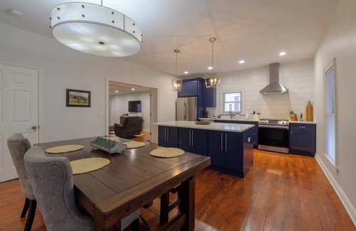 Three Oaks Apartment | 6-Guest Apt Steps to Journeyman & Downtown 3 Oaks!