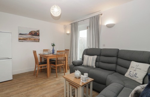 Watchet Cottage | 6 MALTHOUSE COURT, pet friendly, country holiday cottage in Watchet
