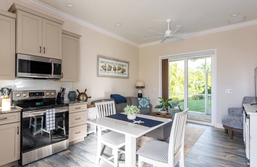 Englewood East Apartment | -6 Mi to Beach-SmartTV-Lanai-Washer/Dryer-PRIVATE-