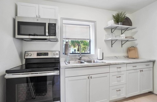 Winter Park House | 6 Mi to Downtown Orlando: Quiet Home w/Sunroom