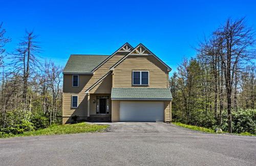 Pocono Pines House | 6 Mi to Kalahari Pocono Pines Golf Course Home!