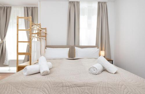 Pankow Apartment | 6 P Apartment, Central, Fast Internet, Work Station, Family & Group Friendly, Washer, Kitchen