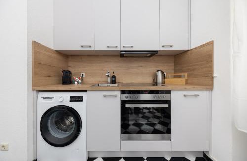 Pankow Apartment | 6 P Apartment, Central, Fast Internet, Work Station, Family & Group Friendly, Washer, Kitchen