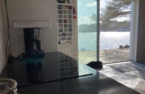 Bomlo House | 6 person holiday home in Rubbestadneset