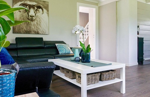 Ulstein Municipality House | 6 person holiday home in Gursken