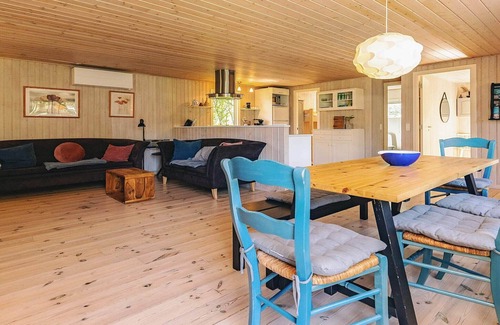 Hou House | 6 person holiday home in Hals