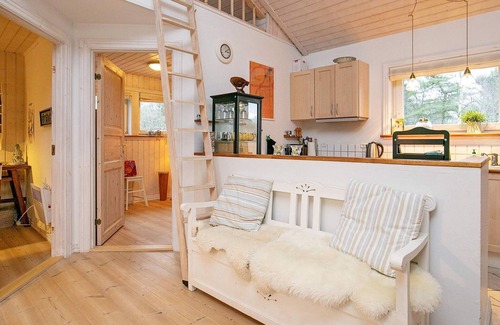 Hou House | 6 person holiday home in Hals