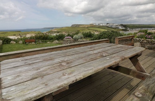 Newquay Cabin | 6 THE WATERMARK, pet friendly, country holiday cottage in Porth