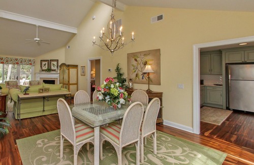 Beach Lagoon Condo | 6 Turtle Ln- Lagoon View & Fully Renovated! Steps to the Ocean & Beach Club