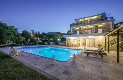 Kropia Villa | 600 m² Villa ∙ 4 bedrooms ∙ 8 guests