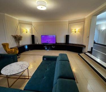 Zukowo Villa | 600 m² Villa ∙ 9 bedrooms ∙ 20 guests