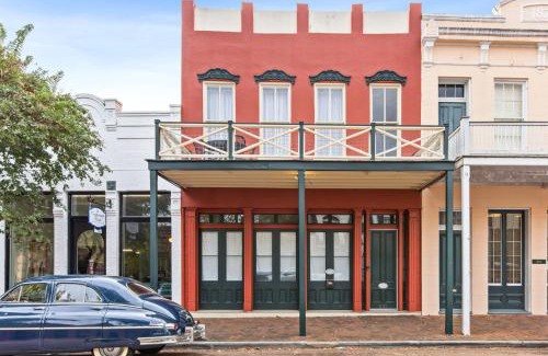 Natchez House | 610 Franklin - 3 Bed, 3 Bath, Duplex, Heart of Downtown