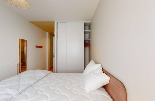 Suresnes Resort | 618 m² Private room ∙ 1 bedroom ∙ 2 guests