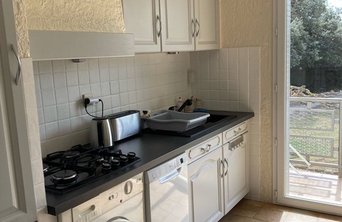 Sarrians Apartment | 61m² apartment, 3-star rating, air-conditioned, in the countryside, large plot, quiet location