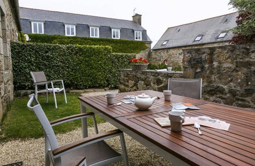 Plougrescant House | 64 m² Gîte ∙ 2 bedrooms ∙ 5 guests