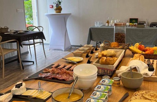 Saint-Vigor-le-Grand Hotel | 65 m² Hotel ∙ 3 bedrooms ∙ 6 guests