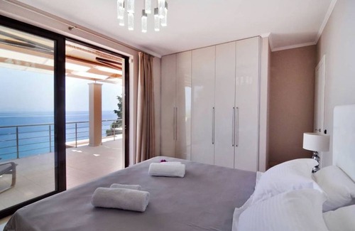Perama Villa | 650 m² Villa ∙ 6 bedrooms ∙ 12 guests