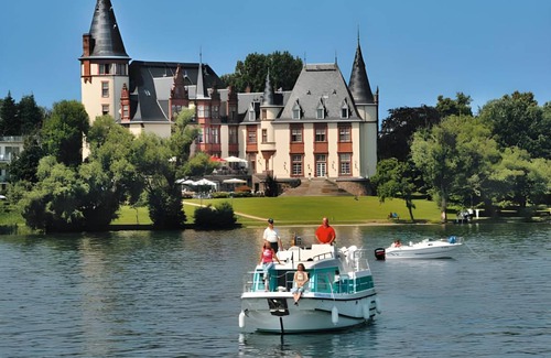 Zeuthen Boat Rental | 66 m² Houseboat ∙ 4 bedrooms ∙ 12 guests